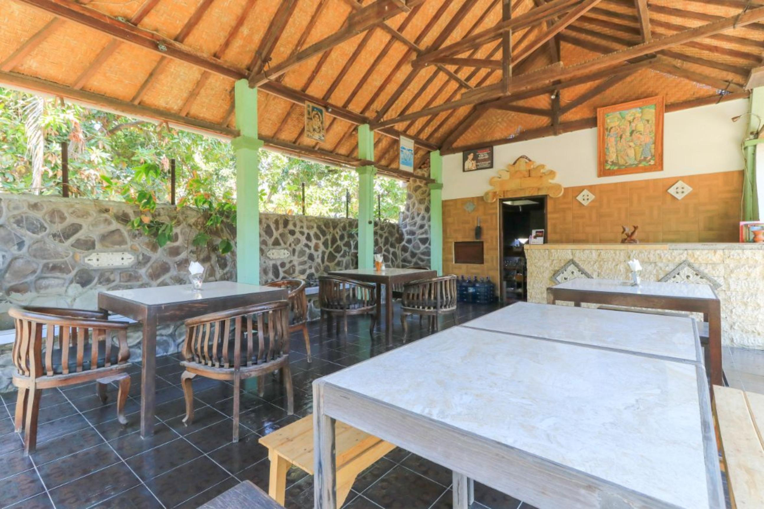 โรงแรมทารา บาร์ แอนด์ เรสโต แอร์ซานิห์ Kubutambahan  ภายนอก รูปภาพ